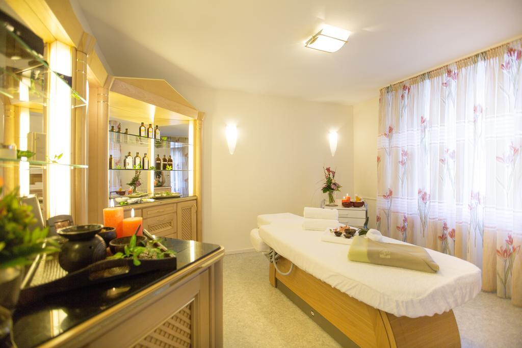 Flair Hotel Adlerbad บาด ปีเตอร์สตัล กรีสบาค ภายนอก รูปภาพ